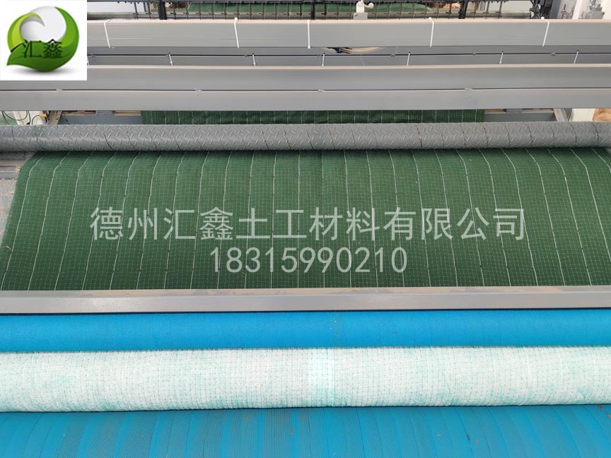 黑龍江丁先生定制的生態(tài)護(hù)坡毯正在加班加點(diǎn)的生產(chǎn)中