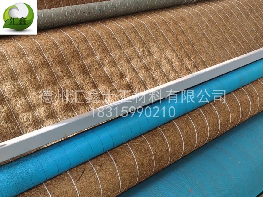 多條流水線同時(shí)生產(chǎn)生態(tài)護(hù)坡毯(圖1)